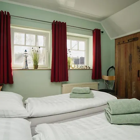 Apartment Urlaub In Strandnaehe Und In Idyllischer Lage - Waldidyll Ruegenglueck *